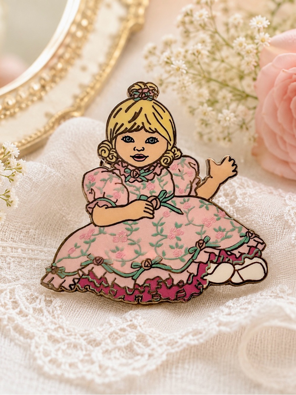 2002 Queen Elizabeth Doll pin ~ Vintage Brooch. Excellent Condition